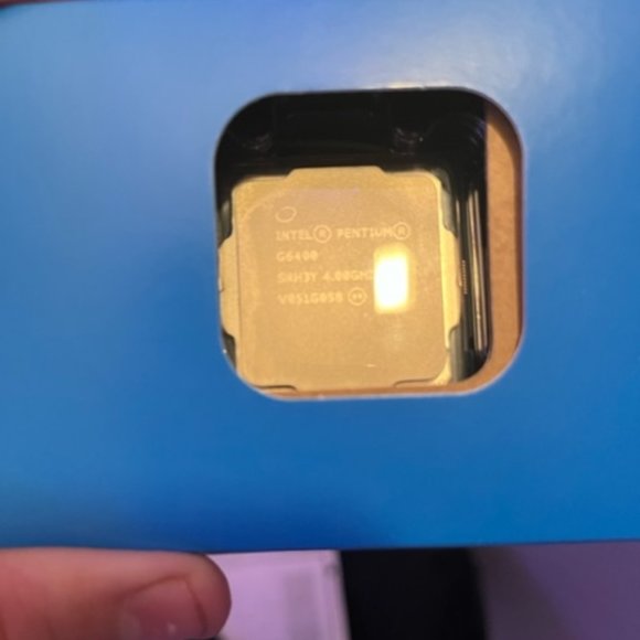 Intel Gaming CPU (CPU fan included) - Picture 2 of 3